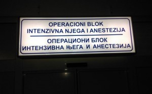 ulazak u operacioni blok nad vratima