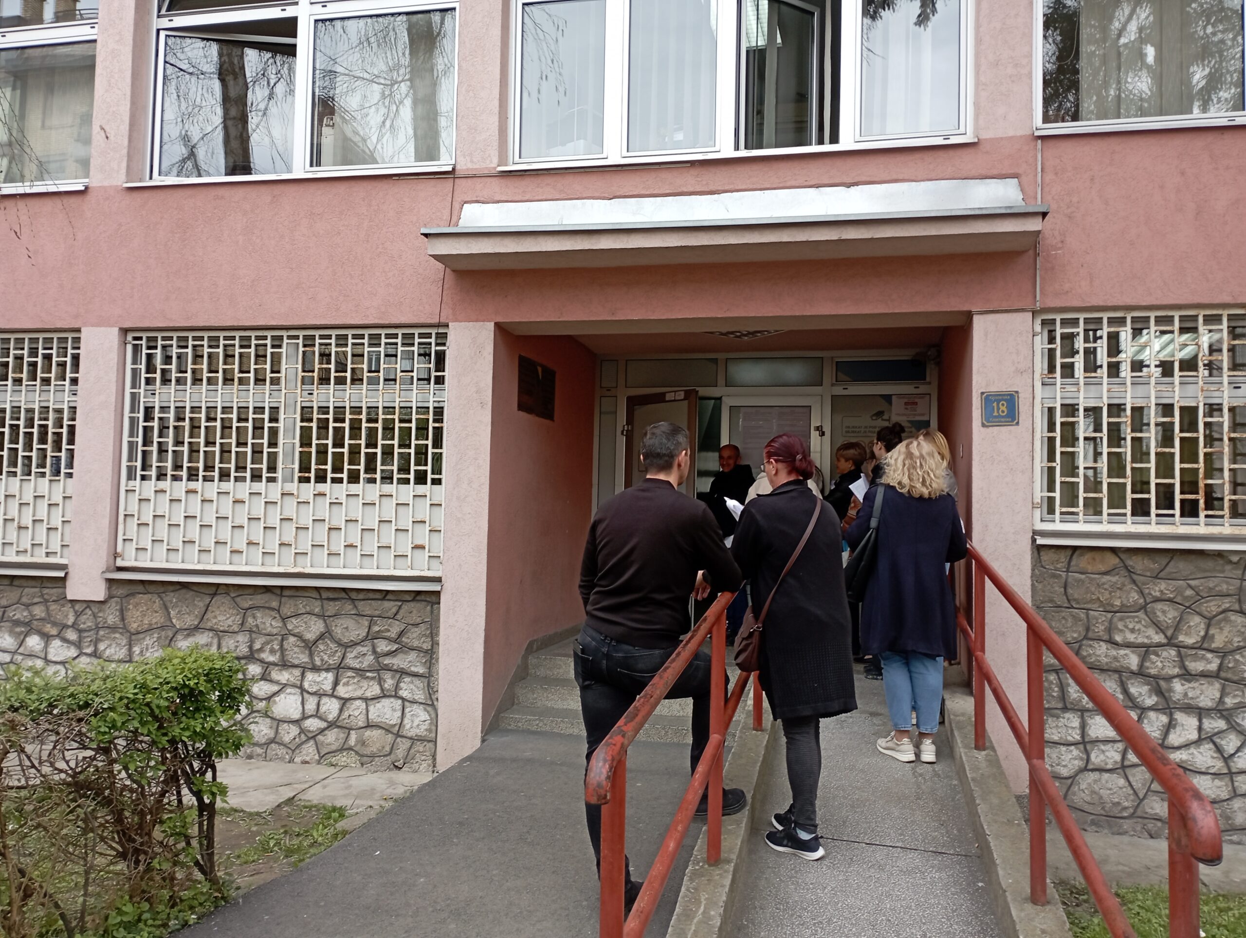 Vlada Brčko distrikta osigurala 15.000 KM za potporu ženama žrtvama nasilja Vlada Brčko distrikta osigurala 15.000 KM za potporu ženama žrtvama nasilja