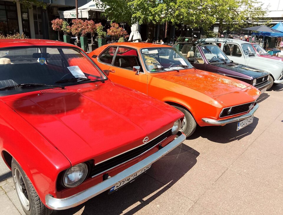 Izložba oldtajmera u Brčkom: Više od 35 vozila na Trgu mladih