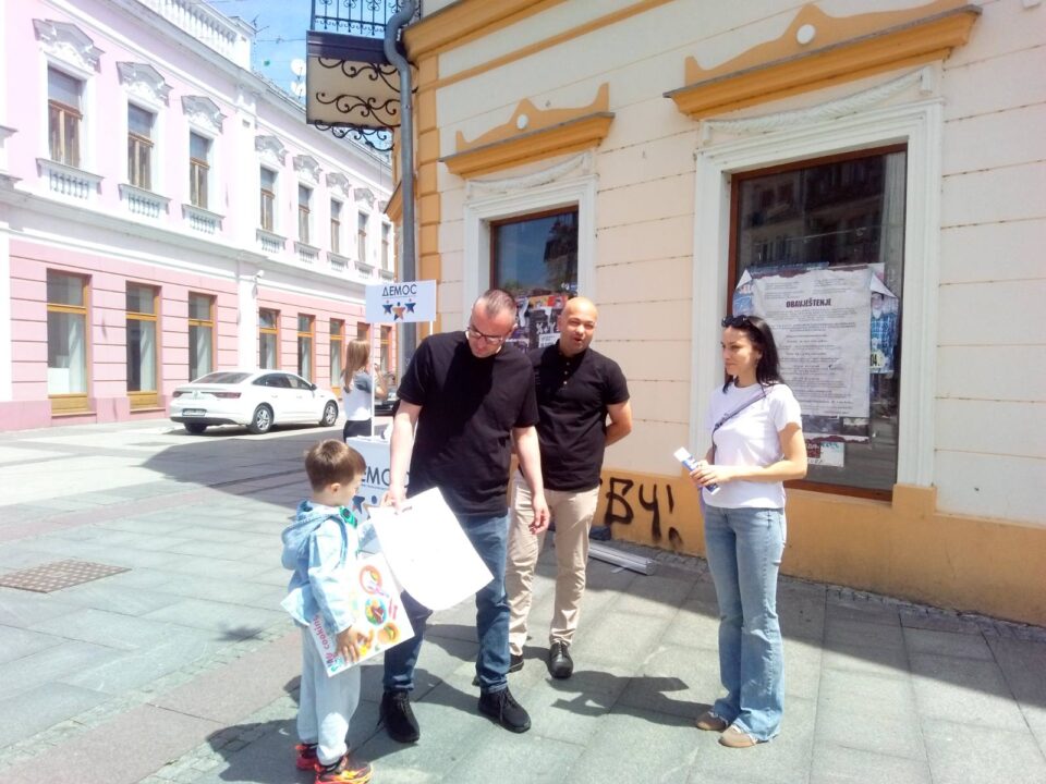 Brčanski DEMOS u uličnoj akciji jačanja demokratskih kapaciteta civilnog društva i građana u Brčko distriktu BiH Brčanski DEMOS u uličnoj akciji jačanja demokratskih kapaciteta civilnog društva i građana u Brčko distriktu BiH