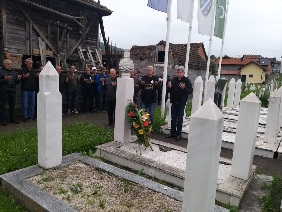 Brčko: Obilaskom spomen obilježja započelo obilježavanje godišnjce formiranja 108/215 Viteške motorizovane brigade