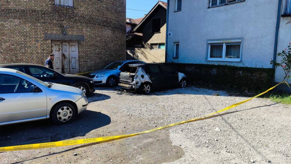 Policija Brčko distrikta: U požaru izgorjelo jedno i oštećena još tri vozila Policija Brčko distrikta: U požaru izgorjelo jedno i oštećena još tri vozila