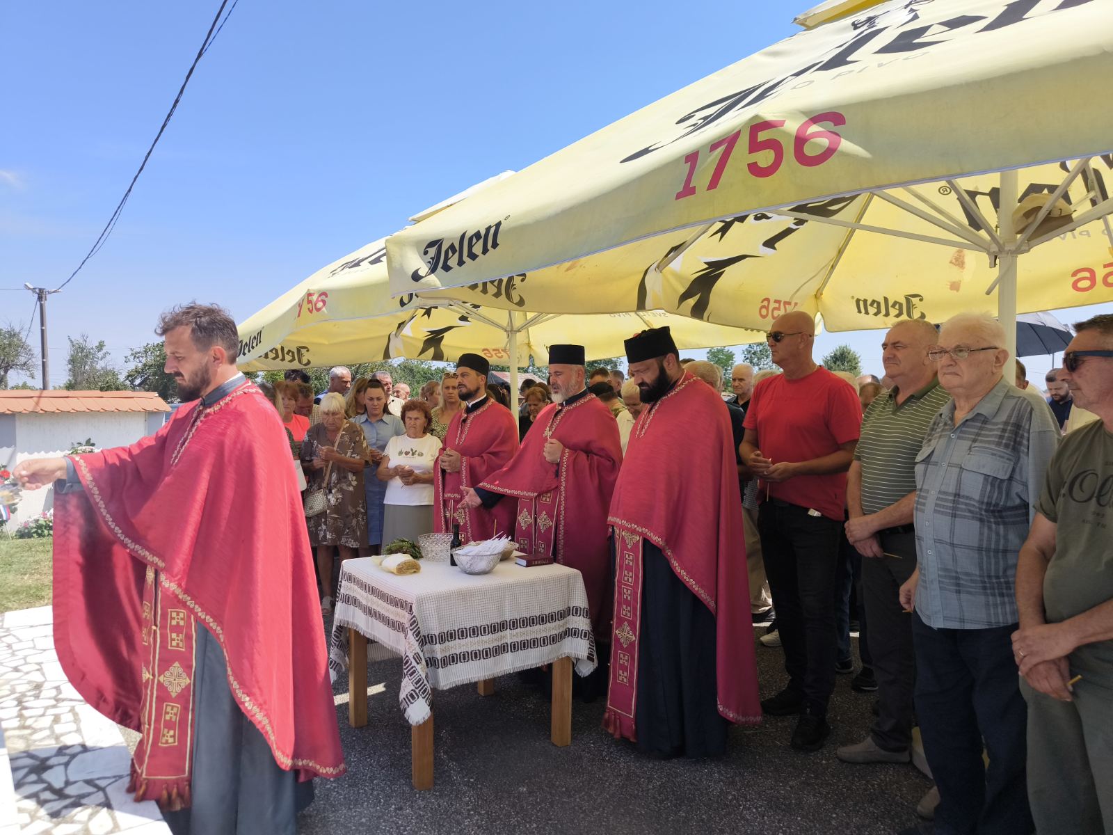U Trnjacima je služen parastos poginulim borcima i civilnim žrtvama U Trnjacima je služen parastos poginulim borcima i civilnim žrtvama