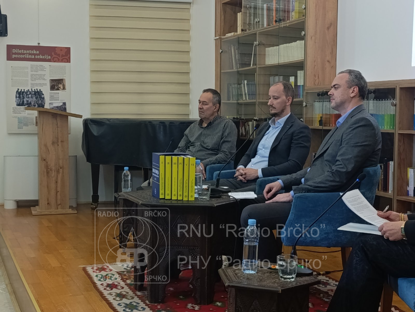 Brčko: S velikom pažnjom ispraćena sinoćnja promocija edicije Historija Bosne i Hercegovine Brčko: S velikom pažnjom ispraćena sinoćnja promocija edicije Historija Bosne i Hercegovine